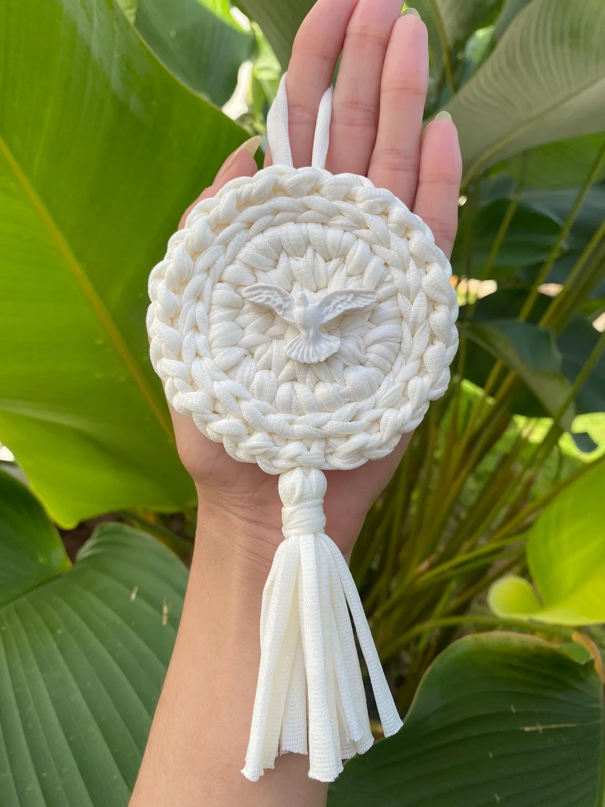 Mandala de batizado, em fio de malha, feito à mão pelo Ateliê Malha, foto 1 de 3